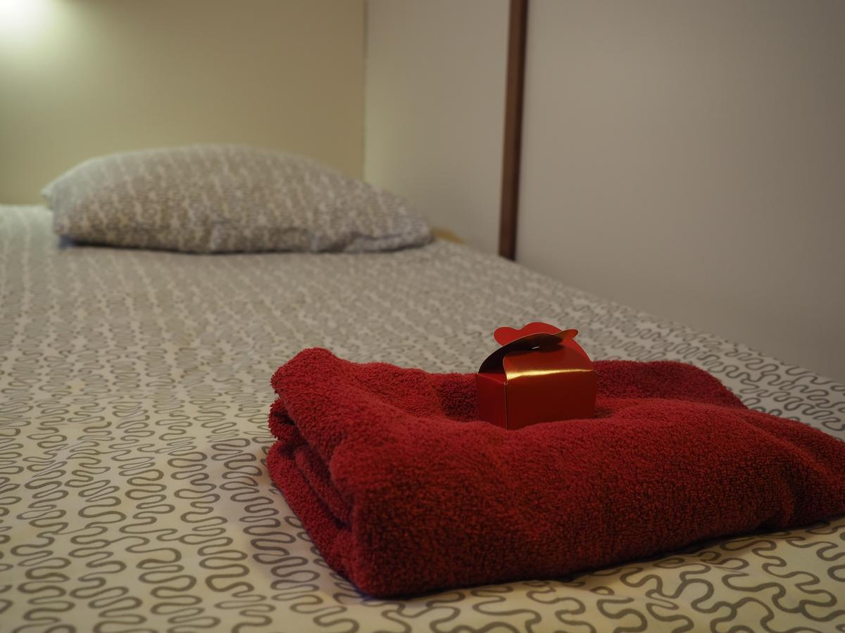 Hotelboot Sarah アムステルダム エクステリア 写真